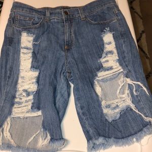 Ripped Bermuda shorts